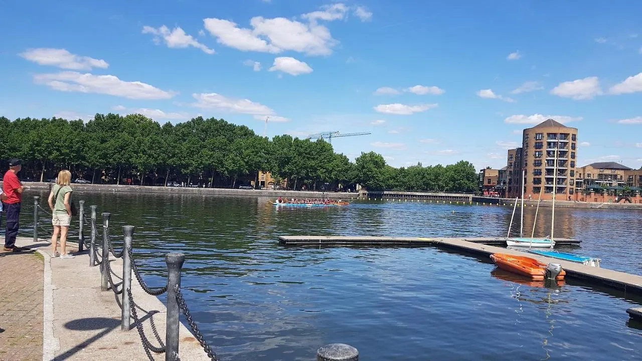 Homestay Stunning Massive Bedroom +Direct Thames River View London