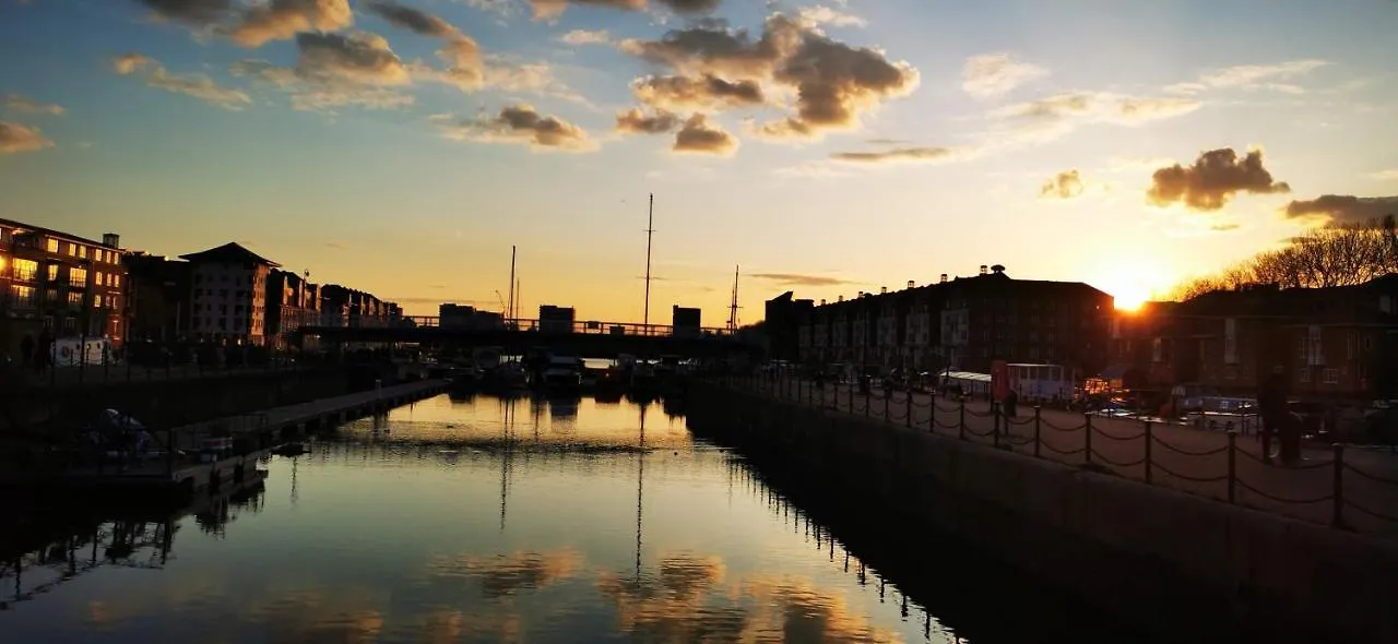 Homestay Stunning Massive Bedroom +Direct Thames River View London United Kingdom