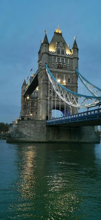 Stunning Massive Bedroom +Direct Thames River View London 0*,  United Kingdom