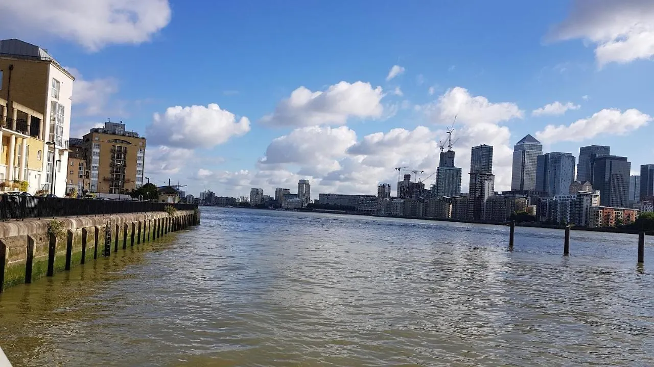 Homestay Stunning Massive Bedroom +Direct Thames River View London United Kingdom