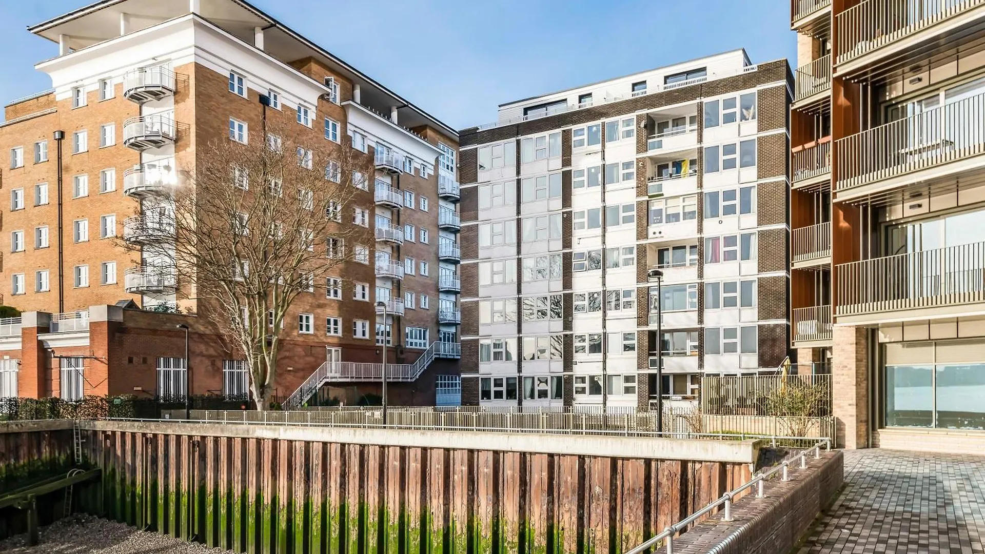 Stunning Massive Bedroom +Direct Thames River View London Homestay