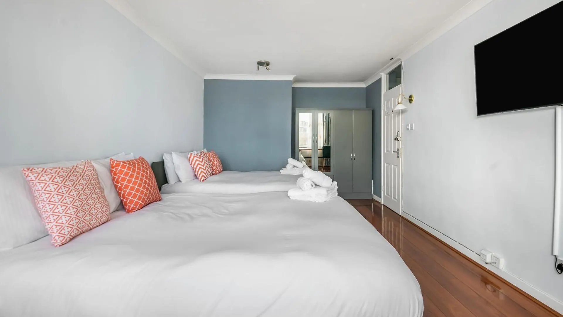 Homestay Stunning Massive Bedroom +Direct Thames River View London
